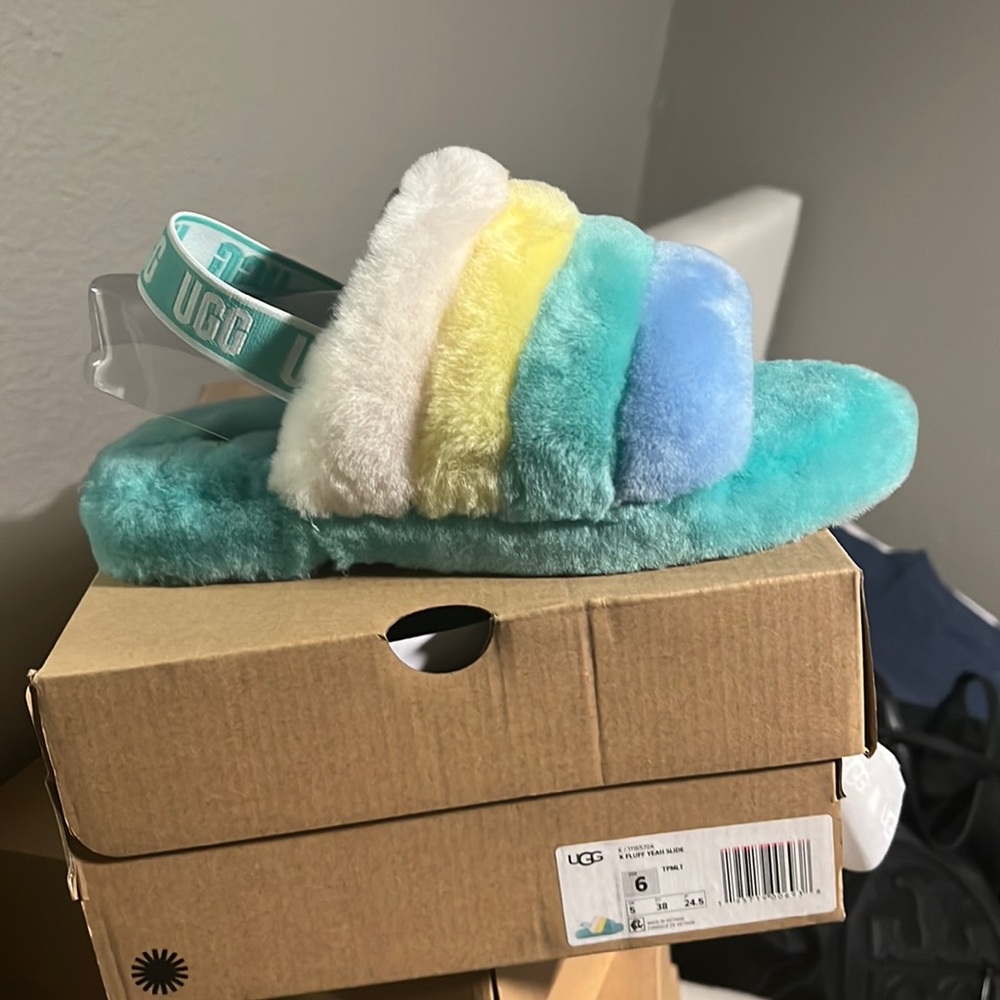 Brand new Ugg slippers size 6 kids women size 8